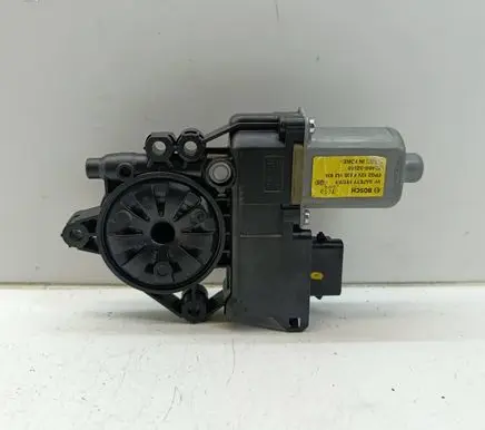 Hyundai i40 Front door window regulator motor F00S1A2934