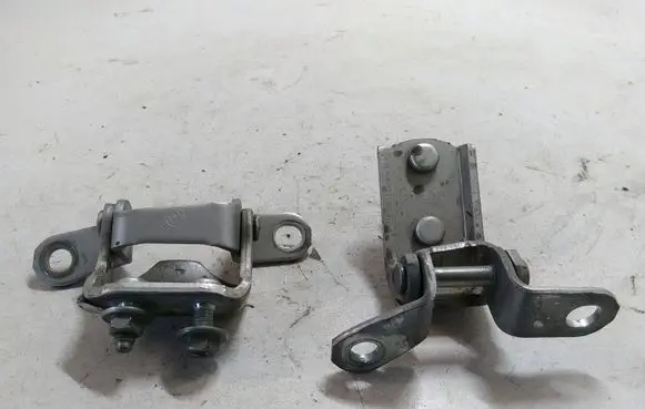 Toyota Land Cruiser (HDJ90) Rear door hinge set 