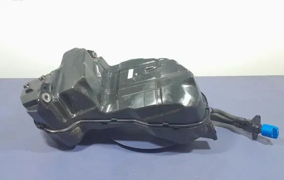 Audi Q7 4L AdBlue liquid reservoir 4M0131878
