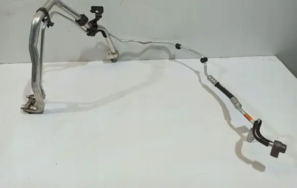 Ford Focus Air conditioning (A/C) pipe/hose 