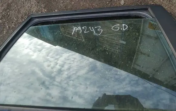 Volvo V50 Rear door window glass as2