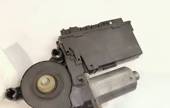 Audi A8 S8 D3 4E Front door window regulator motor 4E2959801