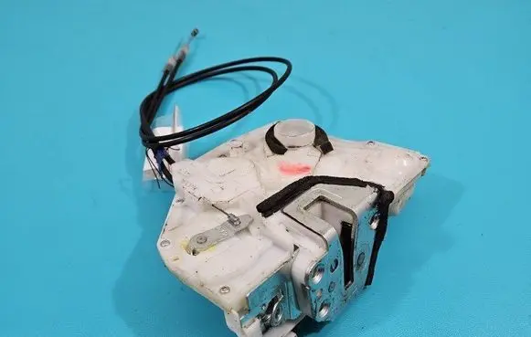 Suzuki Swift I Front door lock 82201-62K30 IMPRK1451879