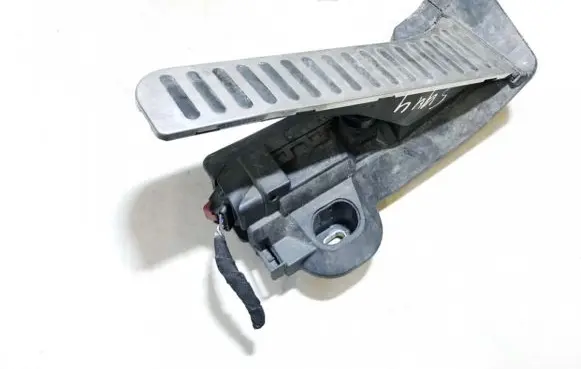 Volkswagen Scirocco Accelerator throttle pedal 1k2723503am 01104016