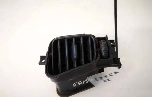 Honda HR-V Dashboard side air vent grill/cover trim 77610s2h00 77610-s2h-00