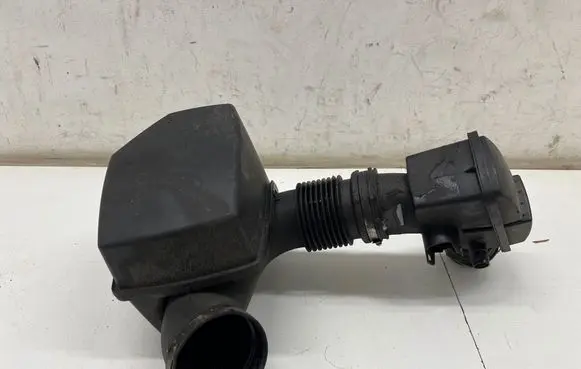 BMW 1 F20 F21 Intake resonator 8601680