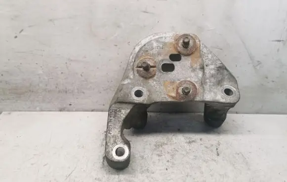 Volvo C70 Engine mounting bracket 30773783