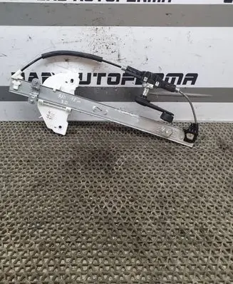 Rear door manual window regulator