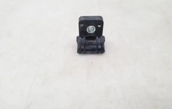 Opel Astra J Radiator mount bracket 13250318