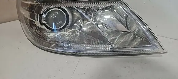 Skoda Octavia Mk2 (1Z) Headlight/headlamp 1ZL24705206 24705206000193 1Z1941016G