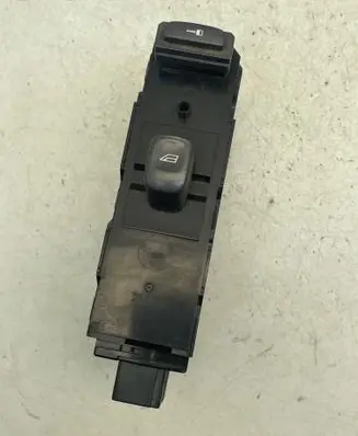 Volvo S60 Electric window control switch 8682837 MP325100057