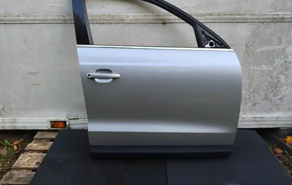 Audi Q3 8U Front door LX7W