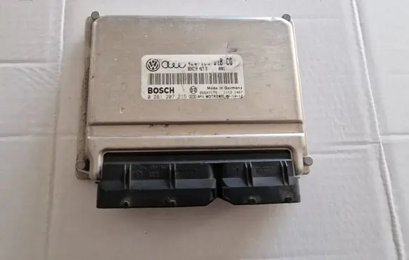 Audi A4 S4 B5 8D Engine control unit/module 0261207215