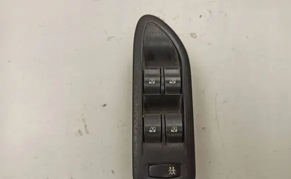 Renault Laguna II Quarter vent window switch 8200015090