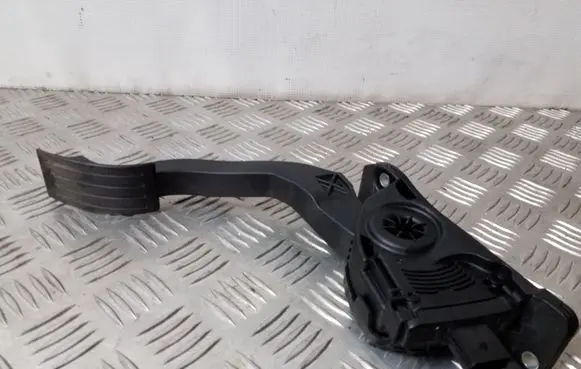 Ford C-MAX II Accelerator throttle pedal AV619F836AB