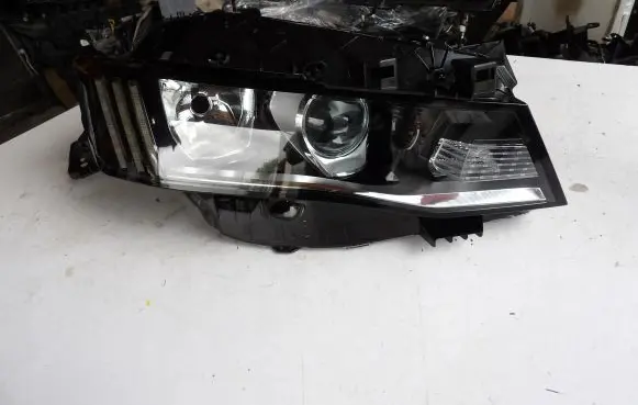 Peugeot 508 Headlight/headlamp 9833971080