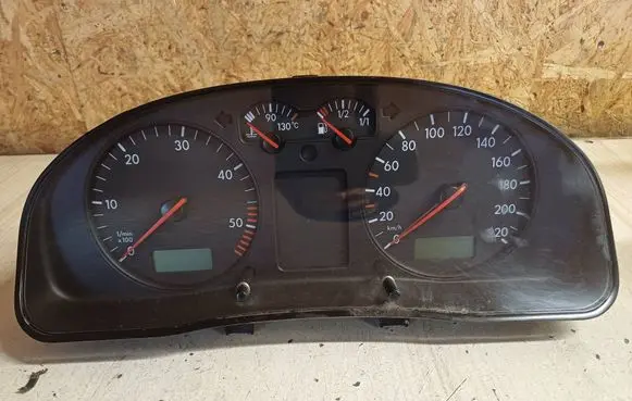 Volkswagen PASSAT B5 Speedometer (instrument cluster) 3B1919860C 110008919