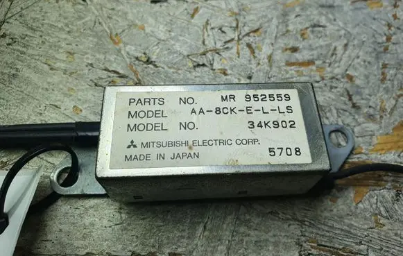 Mitsubishi Pajero Aerial antenna amplifier MR952559 34K902