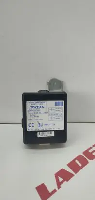 Toyota Corolla Verso AR10 Door control unit/module 61B168000 897410F010 10R021776