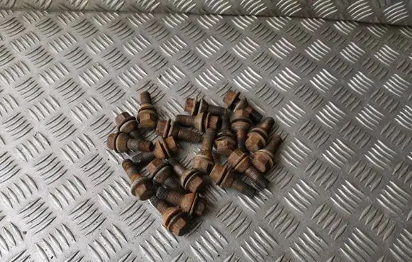 Volvo XC90 Nuts/bolts 