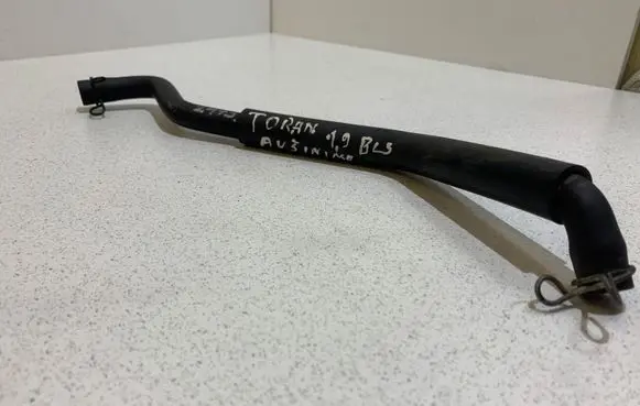 Volkswagen Touran I Engine coolant pipe/hose