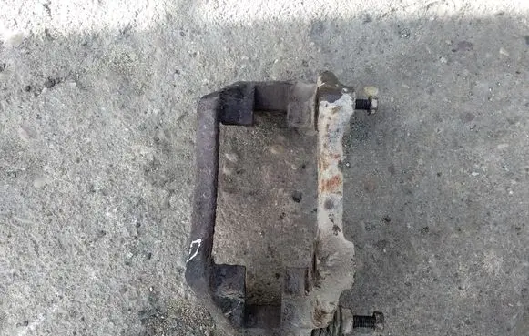 Seat Cordoba (6K) Front Brake Caliper Pad/Carrier 