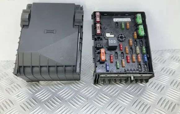 Volkswagen Tiguan Fuse box set 3C0937125A 1K0937132F