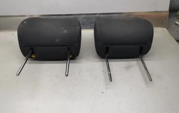 Toyota Avensis T250 Front seat headrest 