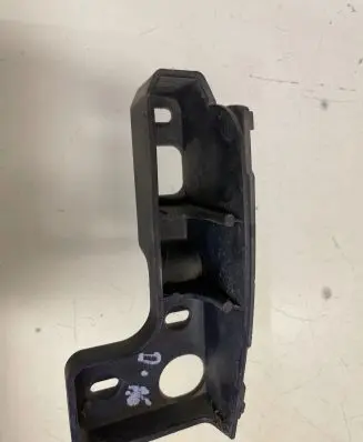 Audi A6 S6 C6 4F Bumper support mounting bracket corner 4F9807898