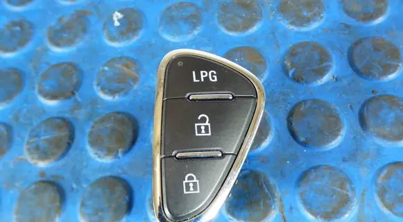 Opel Corsa E Central locking switch button 39031629 10142422 1629D