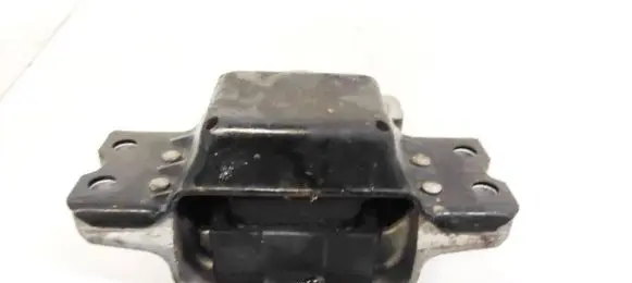 Volkswagen PASSAT B6 Engine mount bracket 6C0199555