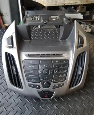 Head unit multimedia control