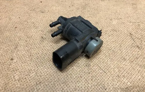 Audi A3 S3 8L Turbo solenoid valve 1J0906283C
