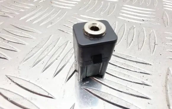 Ford Kuga I AUX in-socket connector DM5T19A164AA 19A164AA