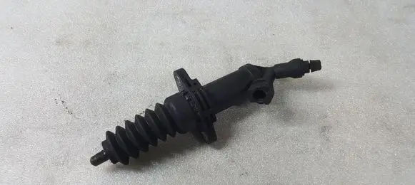 BMW 1 E81 E87 Clutch master cylinder 6785964