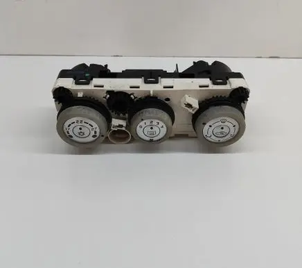 Mitsubishi Colt Interior fan control switch 69657032 69667301