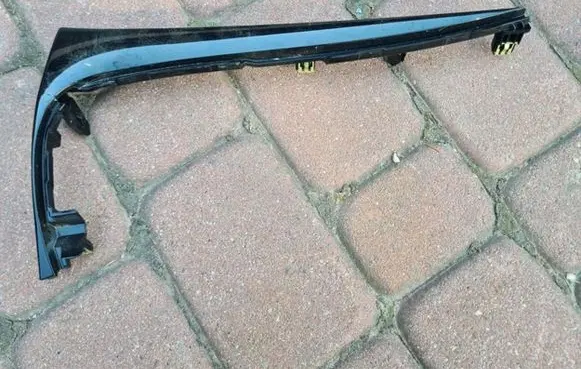 Opel Mokka X Dashboard glove box trim BCG20597