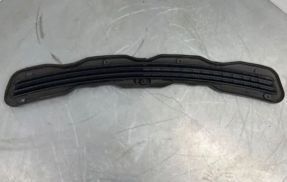 Mercedes-Benz E W210 Bonnet/hood grill A2108800805