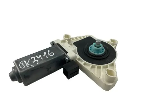 Volkswagen Golf VII Front door window regulator motor 5Q4959882B