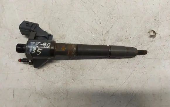 Volvo XC90 Fuel injector 32140080-JLK01