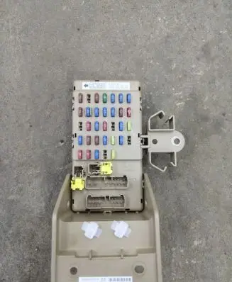 Subaru Forester SH Fuse module 82201FG010 005915 5286