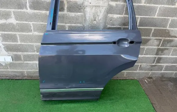 Volkswagen Tiguan Rear door 
