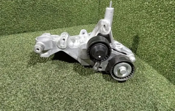 Renault Master III Generator/alternator bracket 117102273R 117507568R