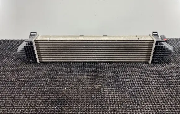 Volvo V70 Intercooler radiator 31338472