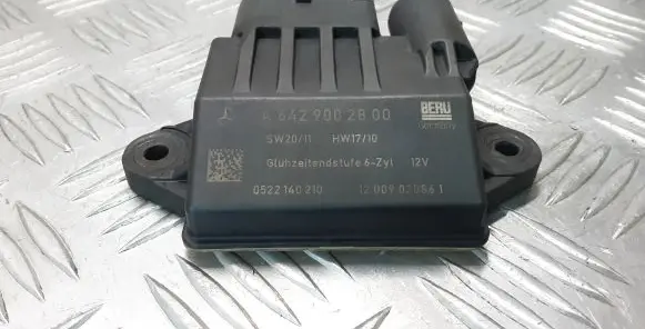 Mercedes-Benz R W251 Glow plug pre-heat relay A6429002800 0522140210
