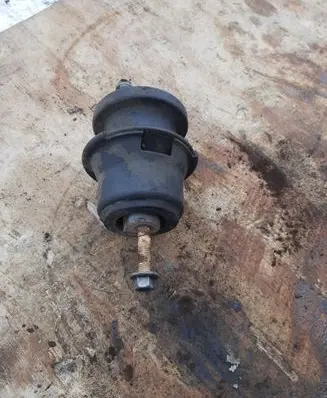 Subaru Outback Engine mount bracket