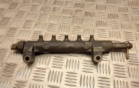 Nissan X-Trail T30 Fuel main line pipe