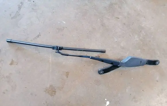 Mercedes-Benz C W204 Front wiper blade arm 97036203 3392125813