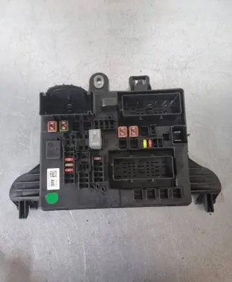 Opel Insignia A Fuse module 22737765
