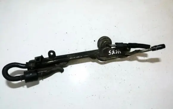 Honda FR-V Fuel main line pipe